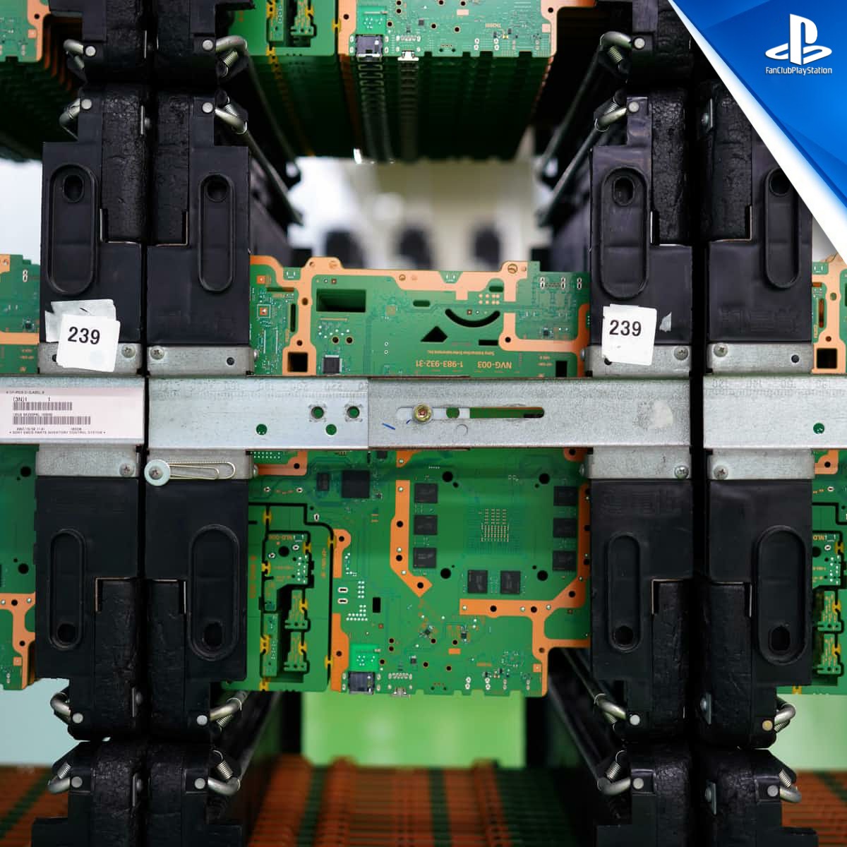 3 PS4 PCB sur rack